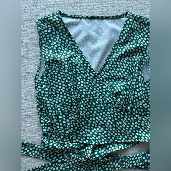 2-pc top + skirt mini sleeveless tie waist flower pattern green white Small - Picture 3 of 11